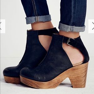 Free People Amber Orchard Platform Clogs (EU 37)